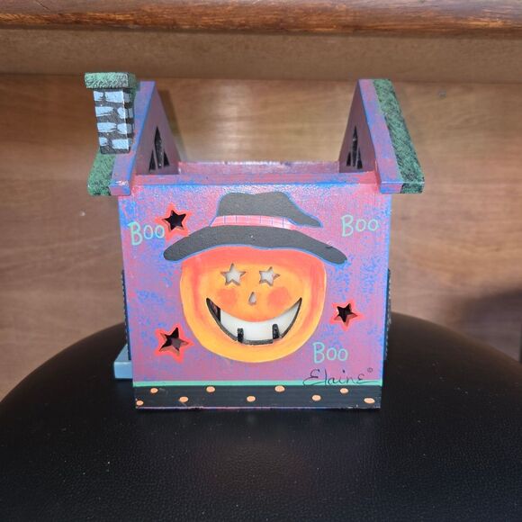 Charming Holiday House with Snowman Decor - Picture 2 of 6